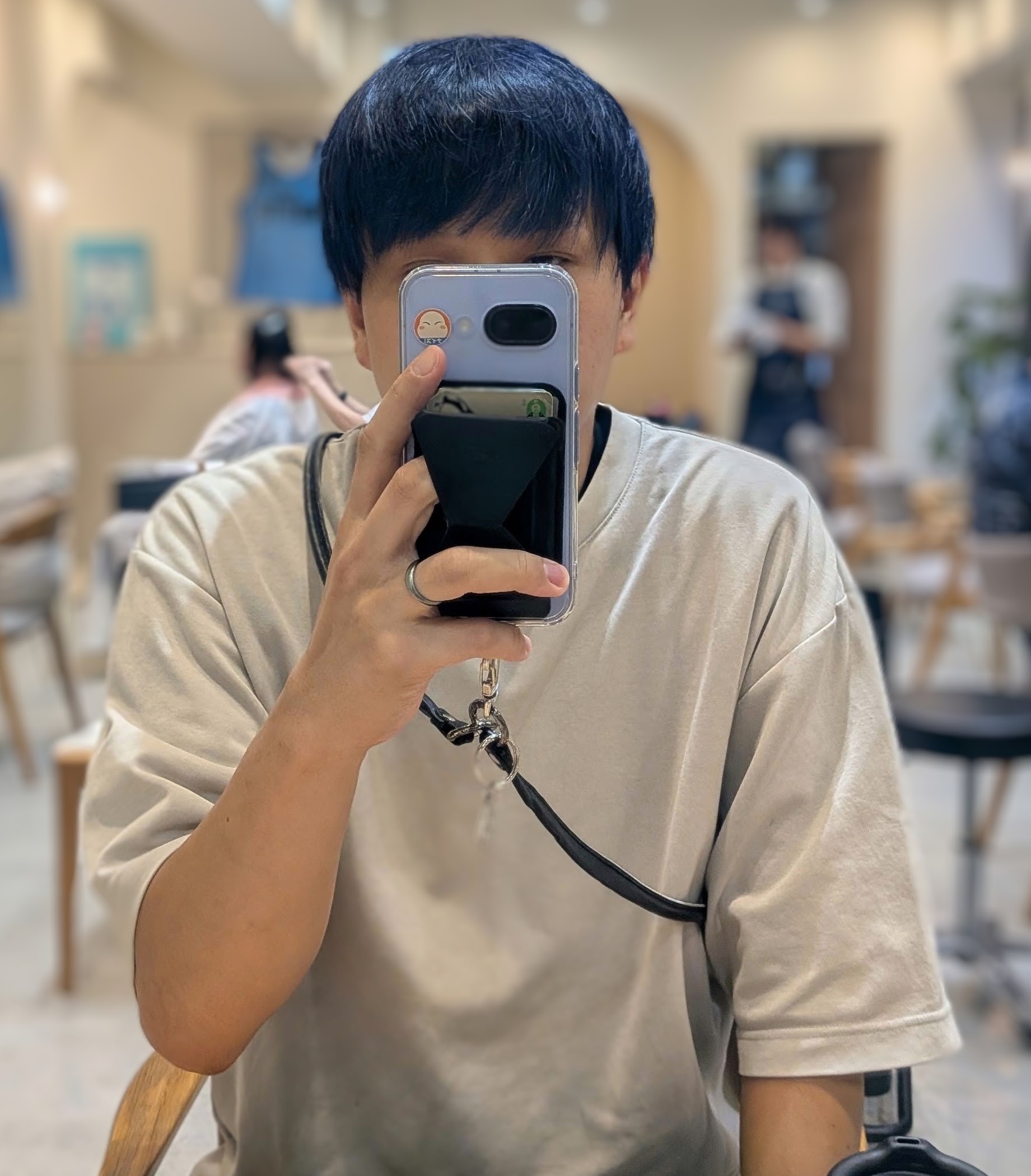 髪を青く染めたあとの自撮り